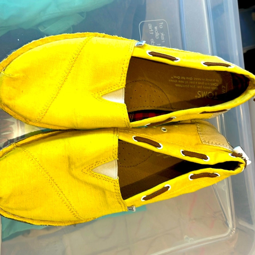 Toms size 7 shoes